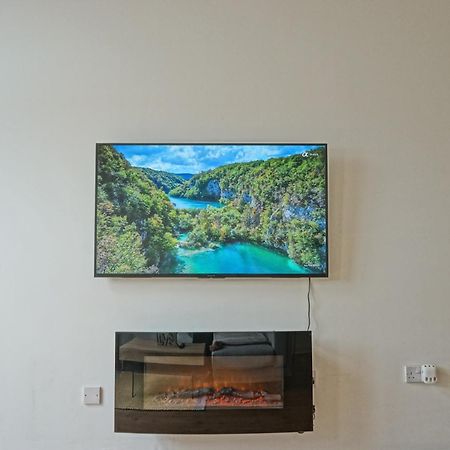 Soak Up The Light At A Soothing, Stylish Apartment In Swansea Marina Buitenkant foto